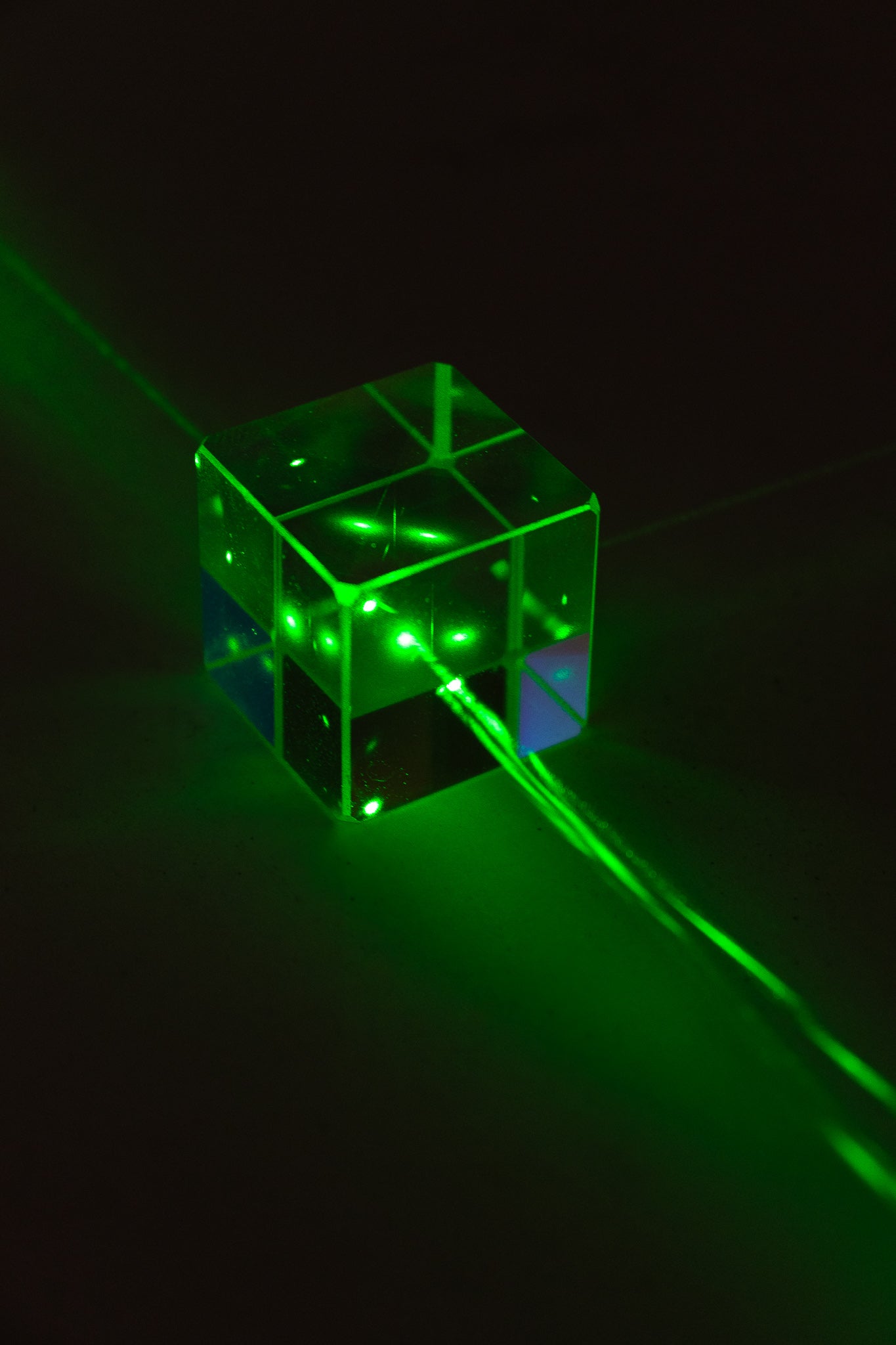 Beam Splitter Dichroic Glass X - Cube - Tool from Stemcell Science Shop