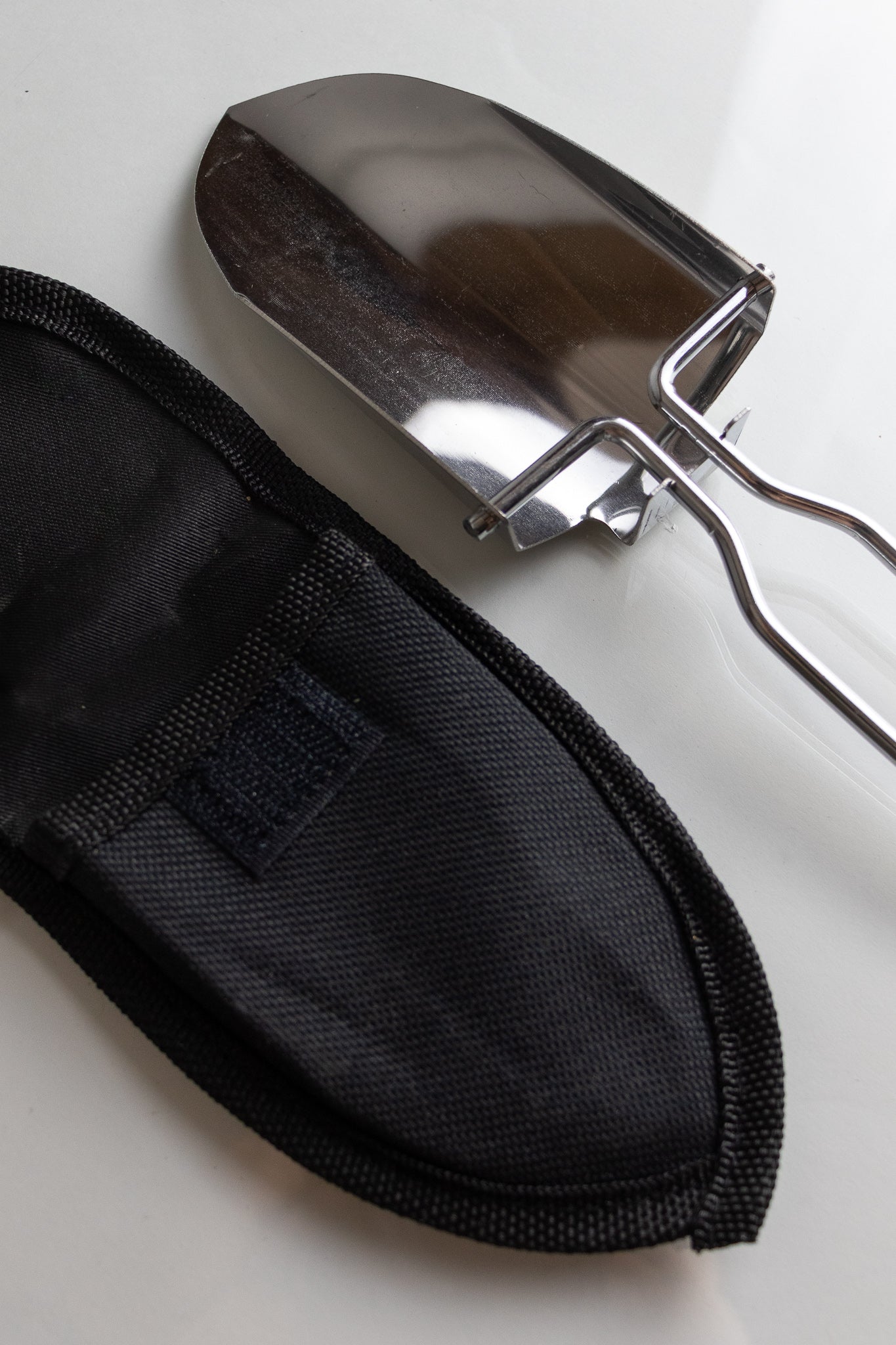 Collapsable shovel - Tool from Stemcell Science Shop