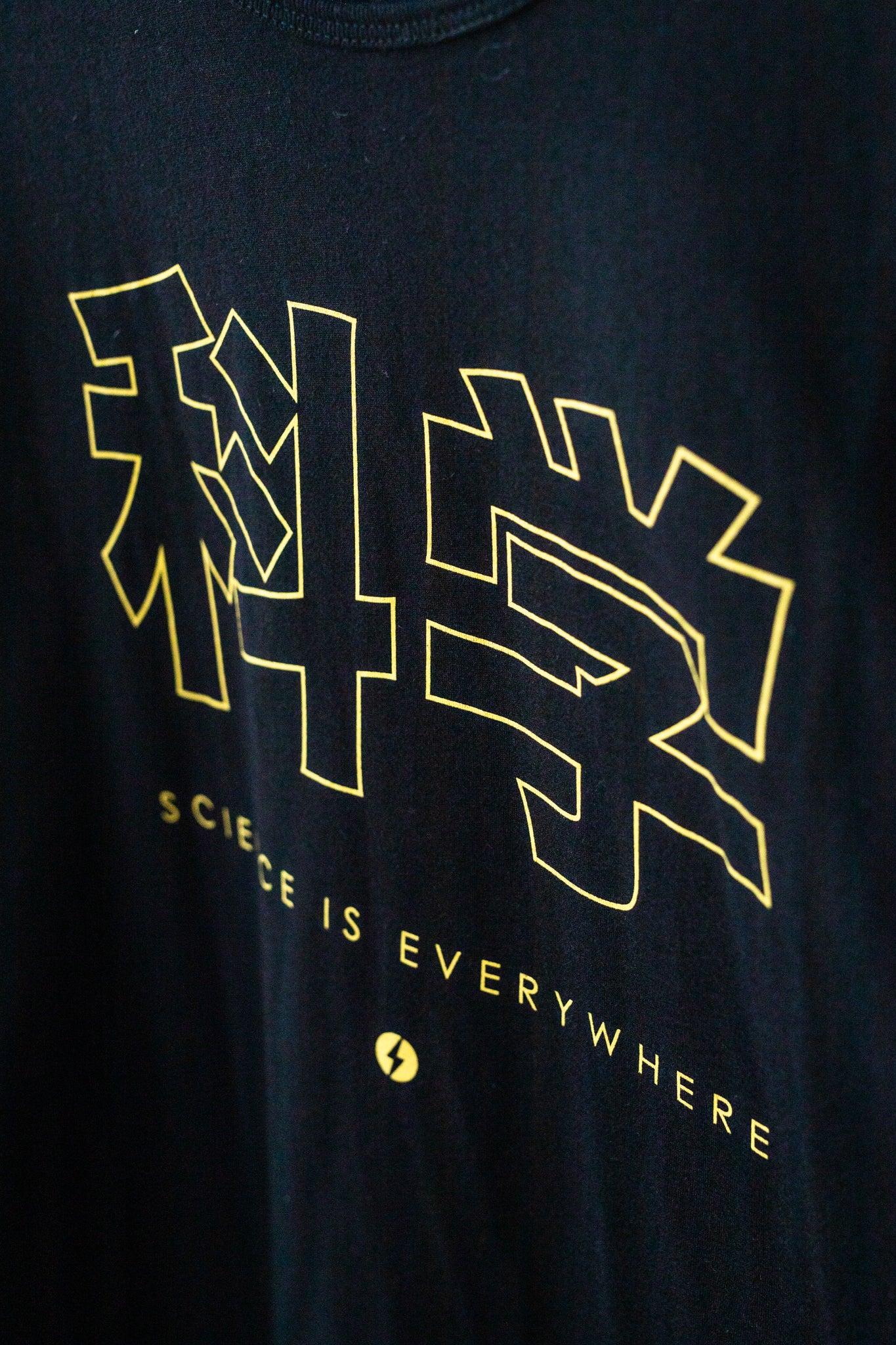 科学 Japan Long-Sleeve Shirt - Black/Gold - Stemcell Science Shop