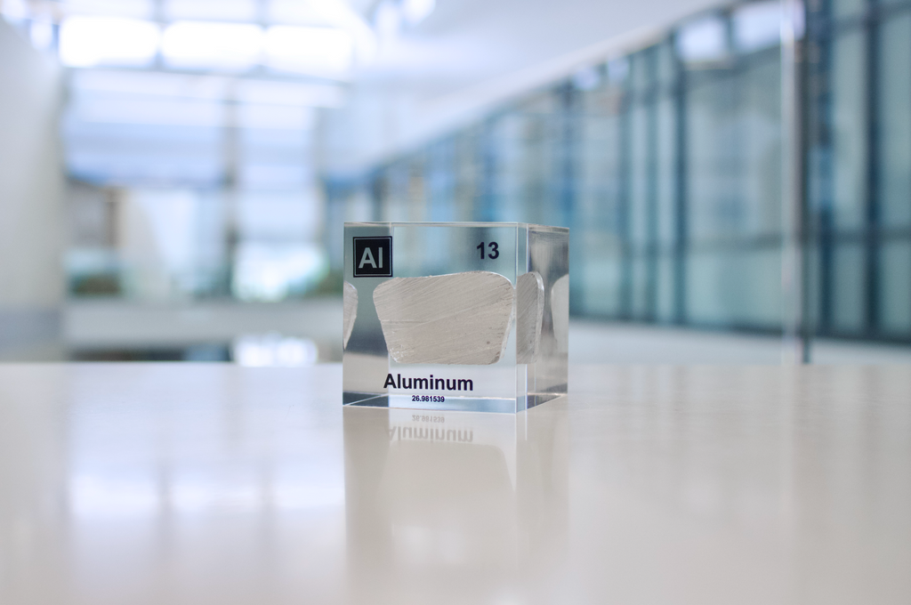 Aluminum Element Cube - 2" Acrylic Display - Atomic Number 13