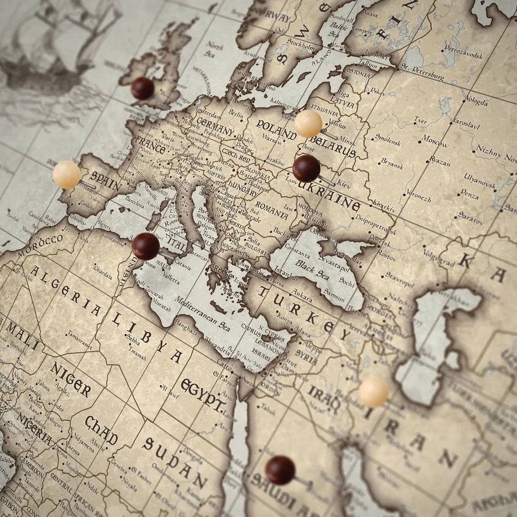Push Pin World Map: Rustic Vintage (Pins Included)
