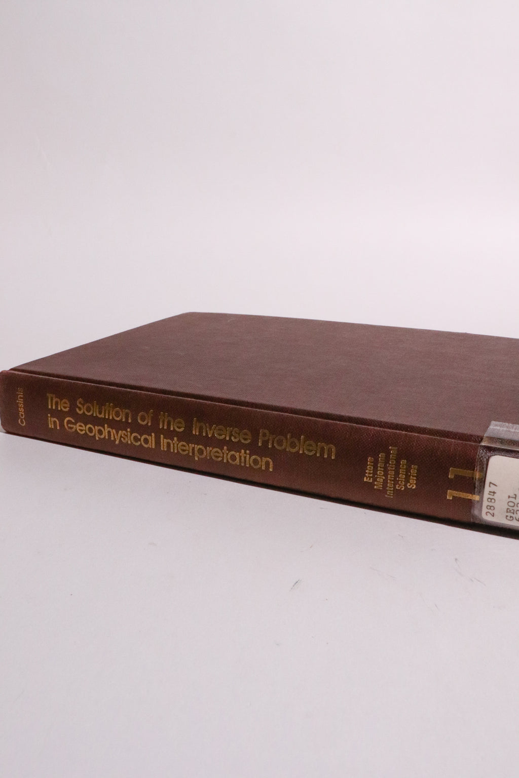 The Solution of the Inverse Problem in Geophysical Interpretation – R. Cassinis – 1981