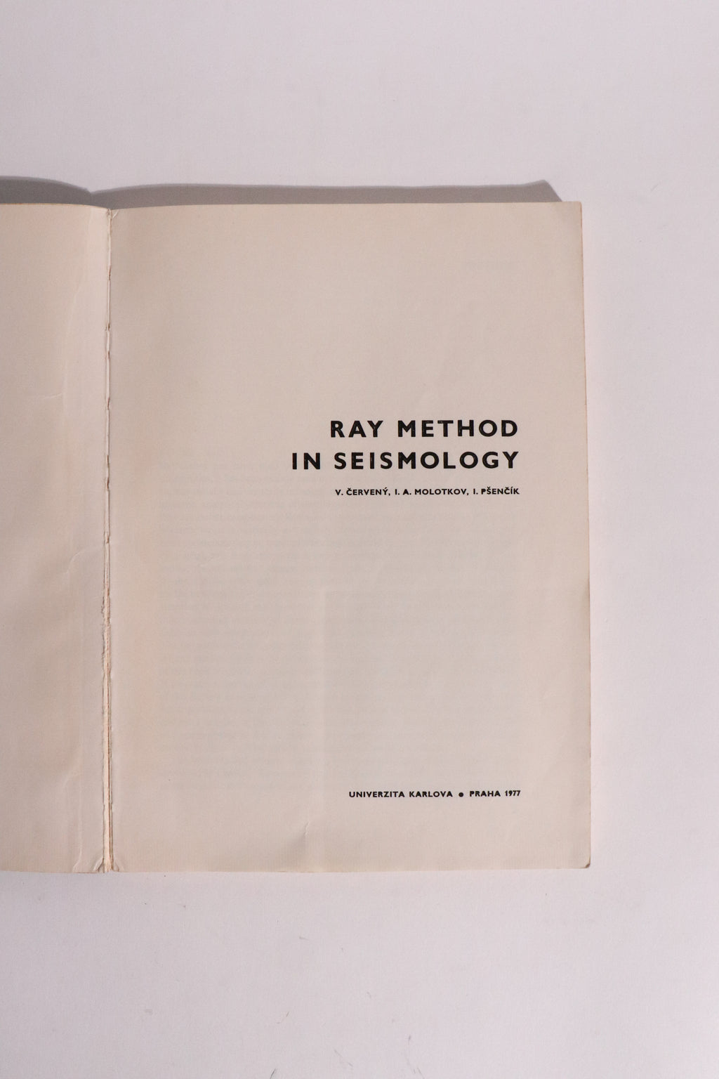 Ray Method in Seismology — V. Červený, I. A. Molotkov & I. Pšenčík (1977)