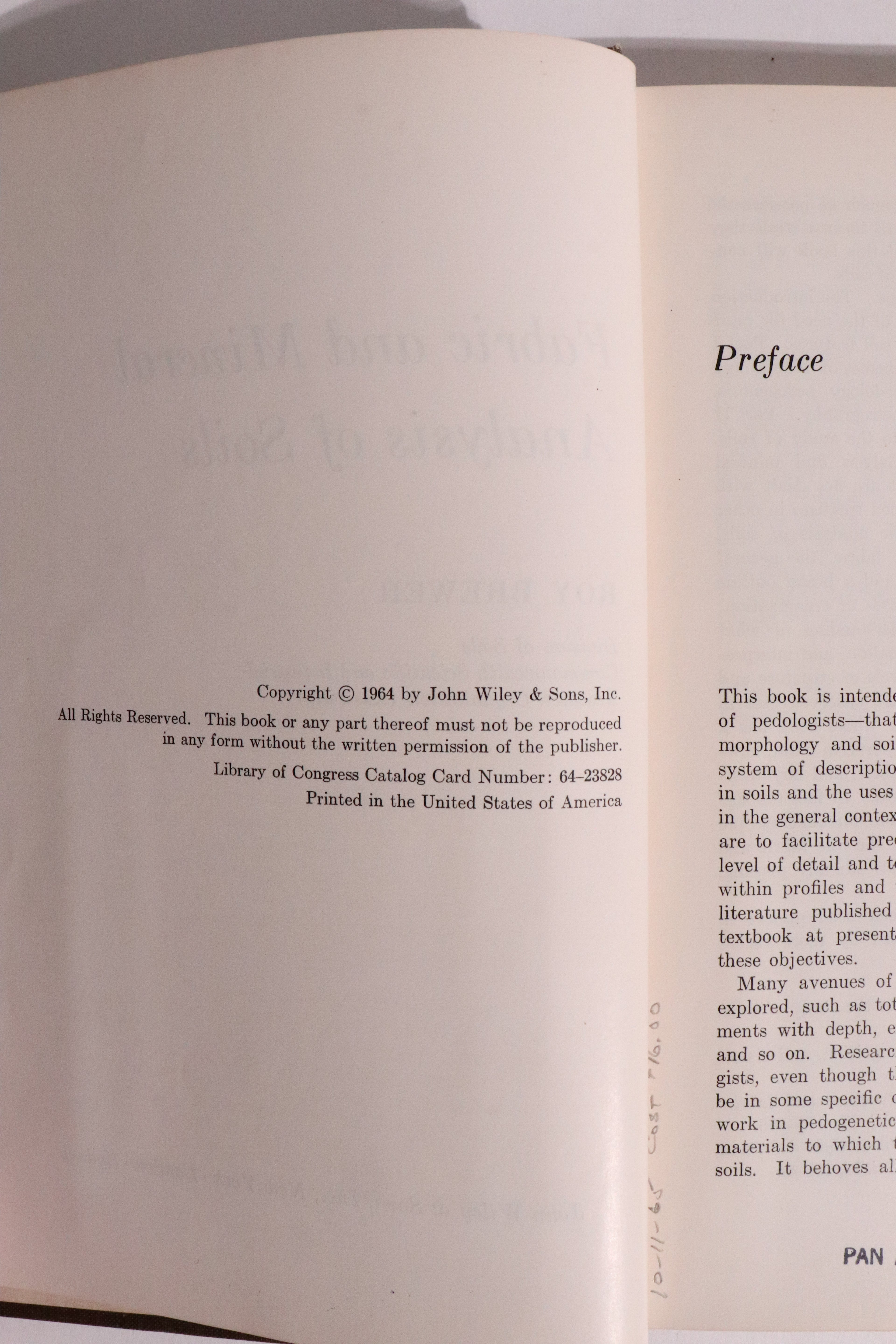 Fabric and Mineral Analysis of Soils — Roy Brewer (First Edition, 1964)