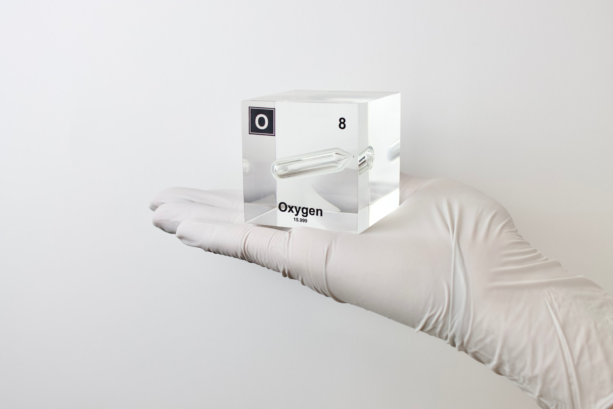 Oxygen Element Cube - 2" Acrylic Display - Atomic Number 8
