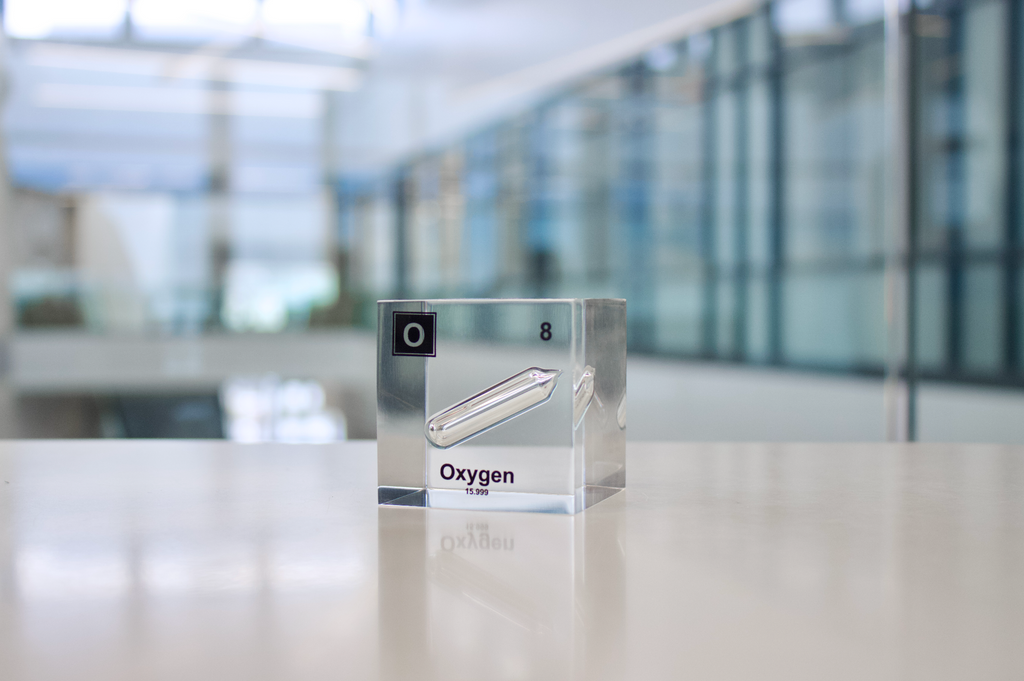 Oxygen Element Cube - 2" Acrylic Display - Atomic Number 8