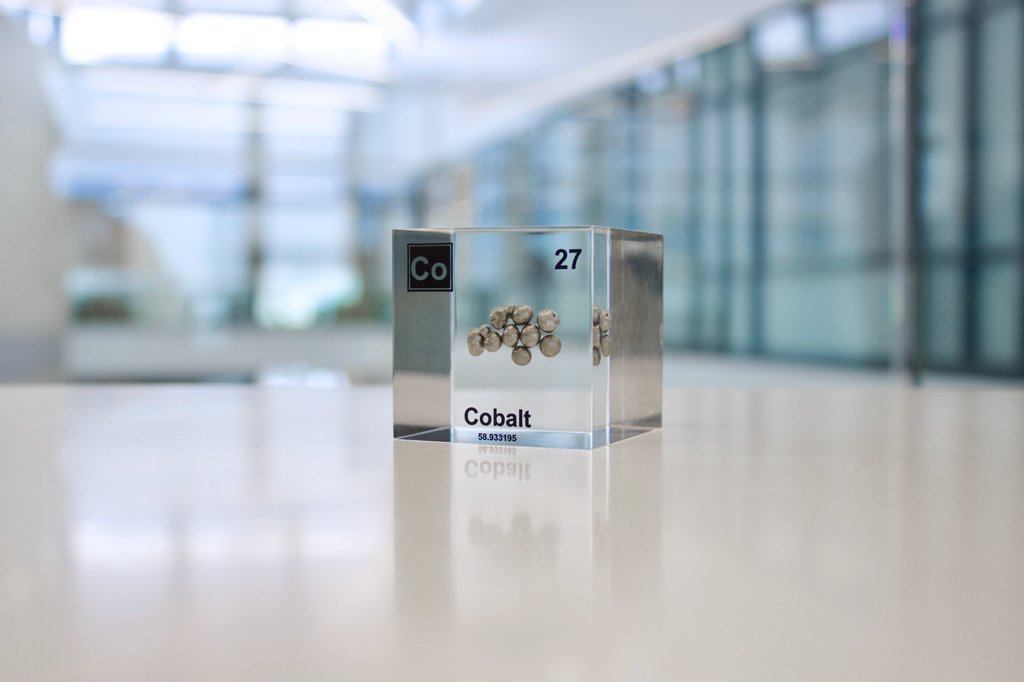 Cobalt Element Cube - 2" Acrylic Display - Atomic Number 27